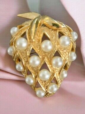 Rare Vintage 1960s Signed Crown Trifari Goldtone Faux-Pearl Grape Cluster Brooch